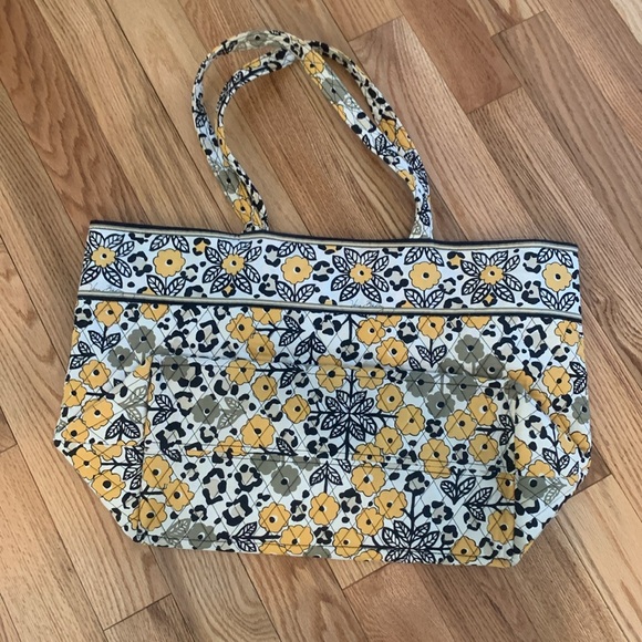 Vera Bradley Large Tote - Picture 5 of 10